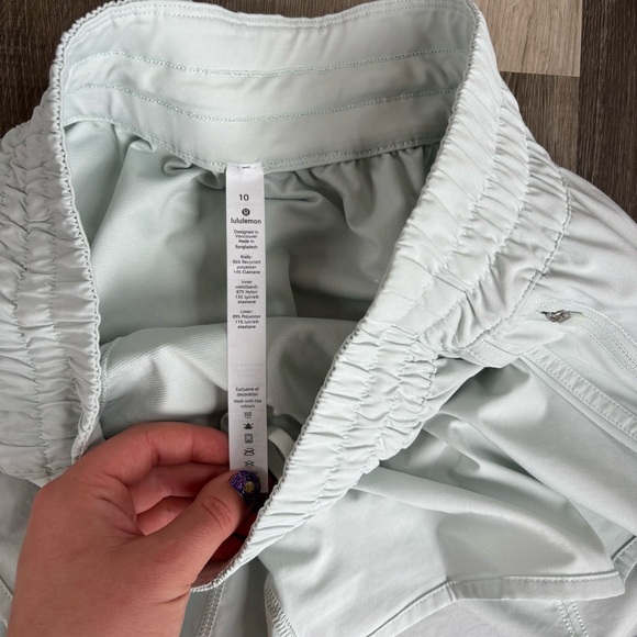 Lululemon Tracker Short V 4” Island Mist/mint color size 10 - Picture 8 of 12